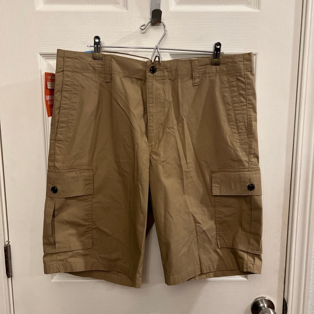 NWT Men's Dockers Classic Fit Cargo Shorts
